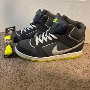 Nike Dark Gray and Neon Yellow Men's Sneakers